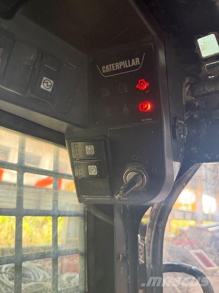 CAT 226 B Krautuvai su šoniniu pasukimu
