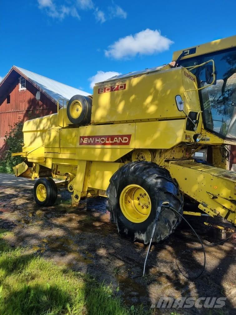 New Holland 8070, 20” Derliaus nuėmimo kombainai