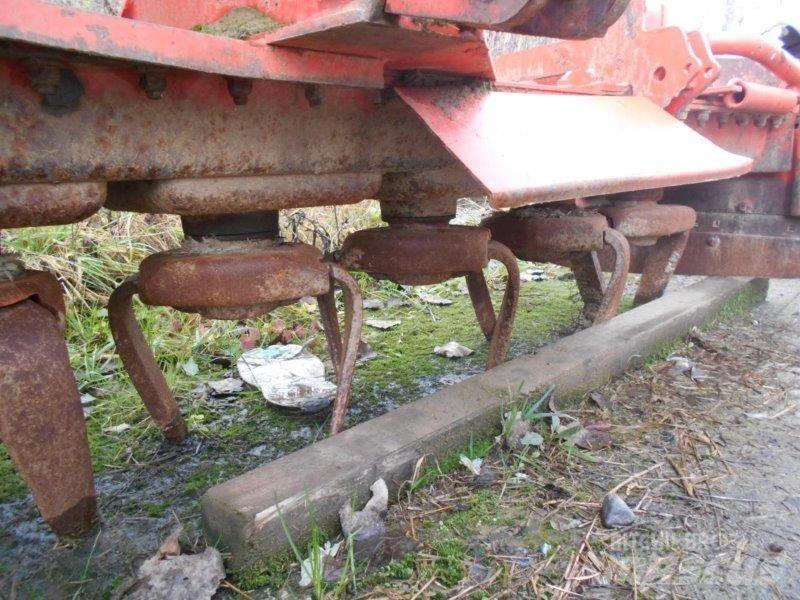 CLAAS Quadrant 1150 Stačiakampių ryšulių presai