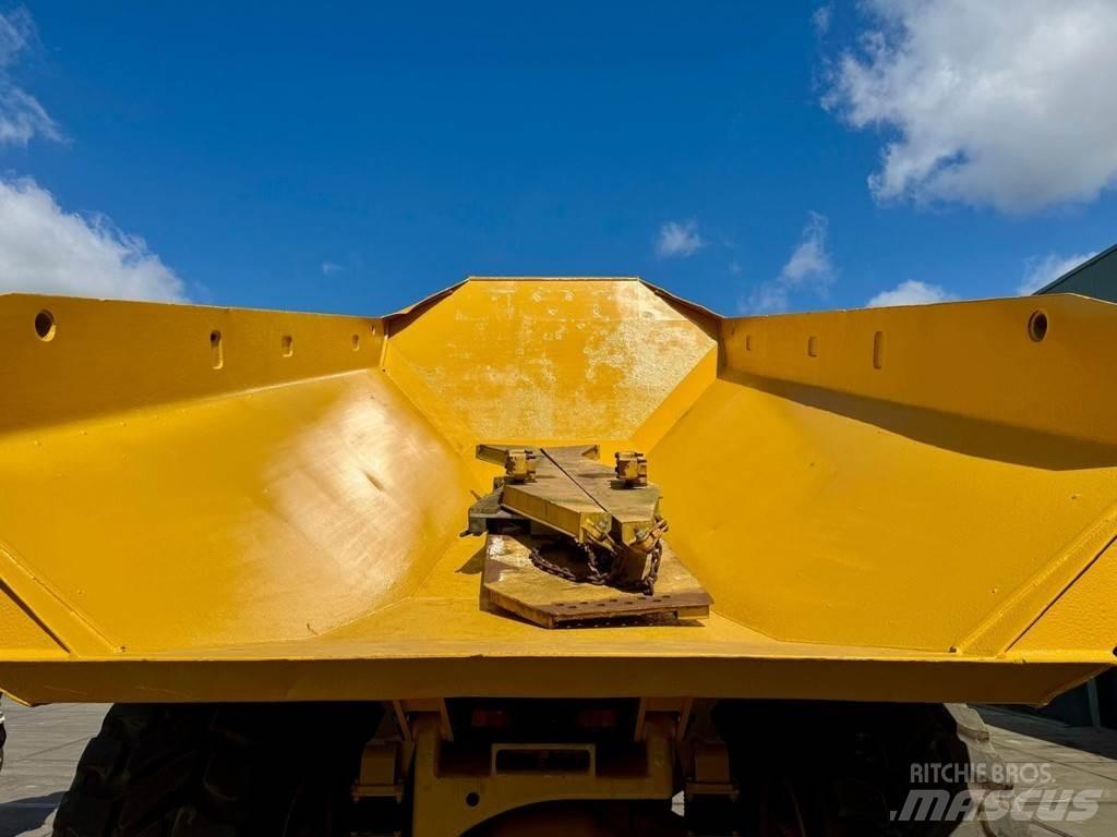 CAT 735 Statybiniai savivarčiai sunkvežimiai