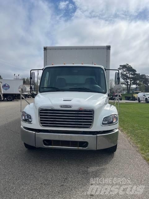 Freightliner M2106 Sunkvežimiai su dengtu kėbulu