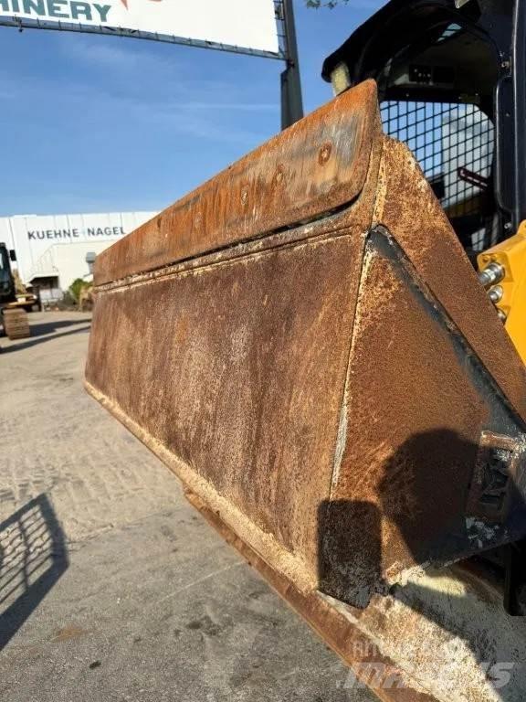 CAT 259D Krautuvai su šoniniu pasukimu