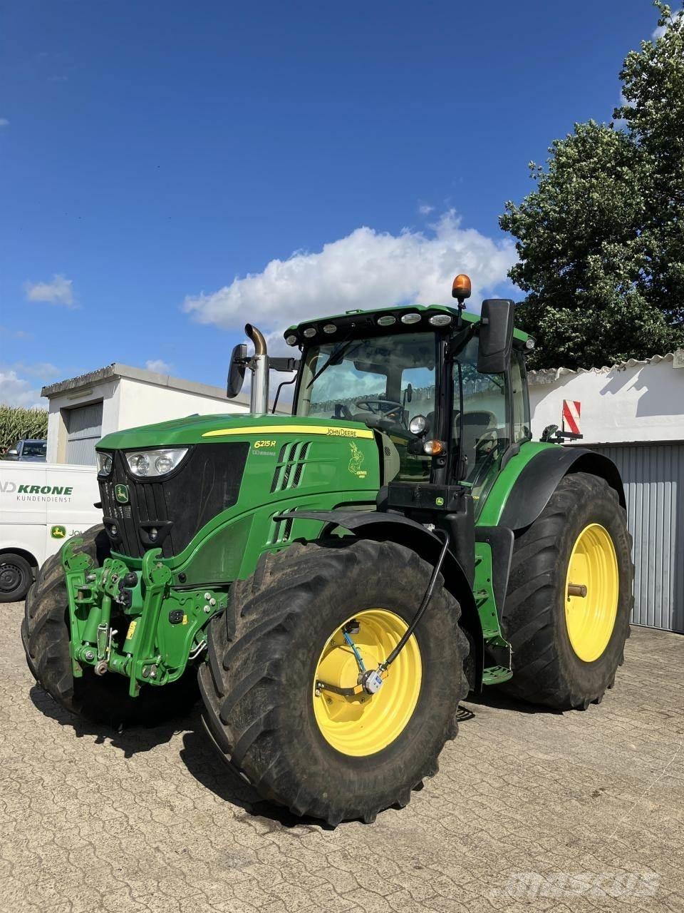 John Deere 6215R Traktoriai
