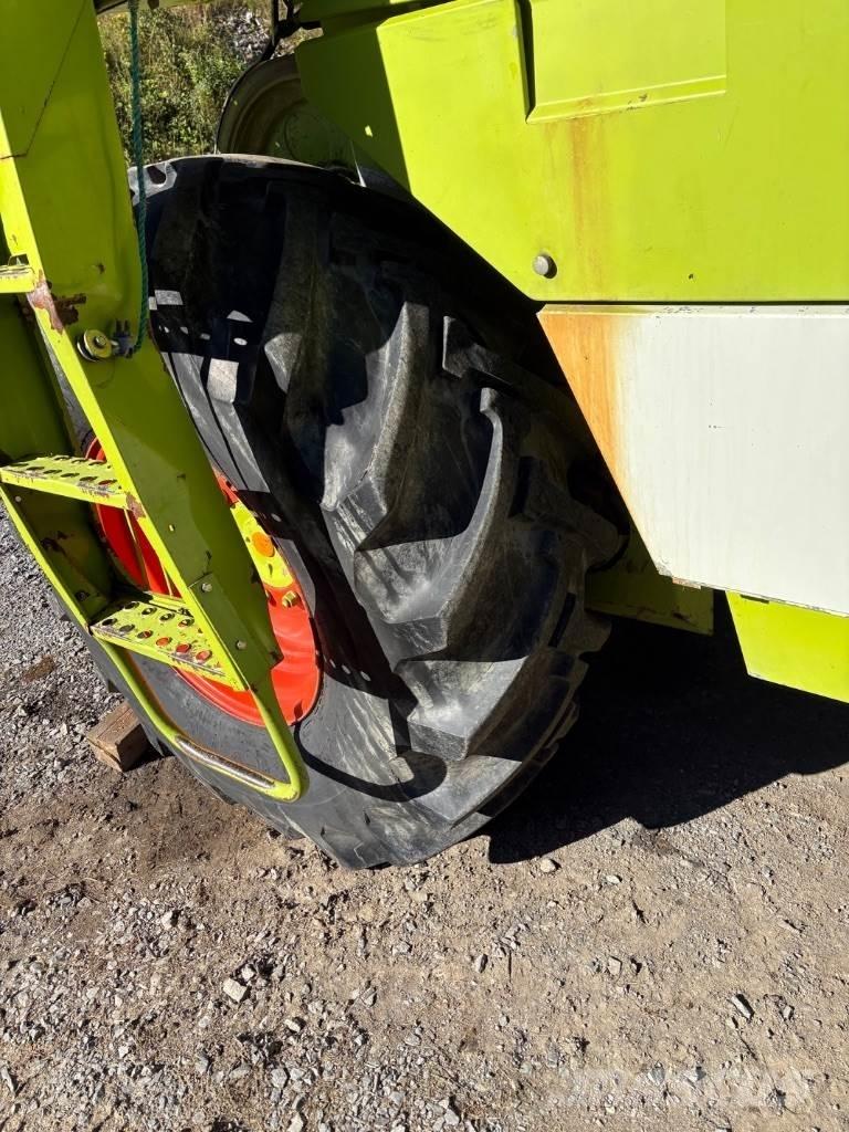 CLAAS Dominator 68 Derliaus nuėmimo kombainai