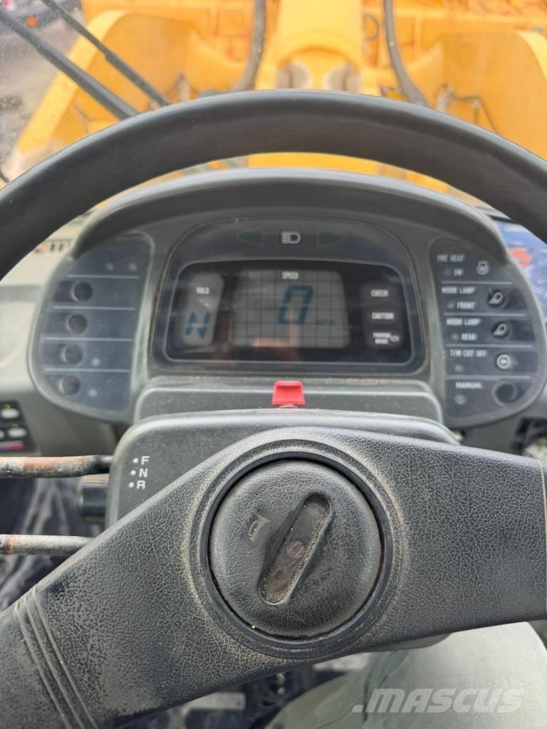 Komatsu WA 500-3 Naudoti ratiniai krautuvai