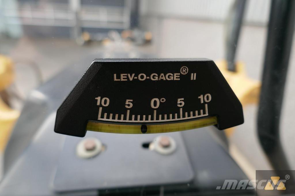 CAT 140M2 Greideriai