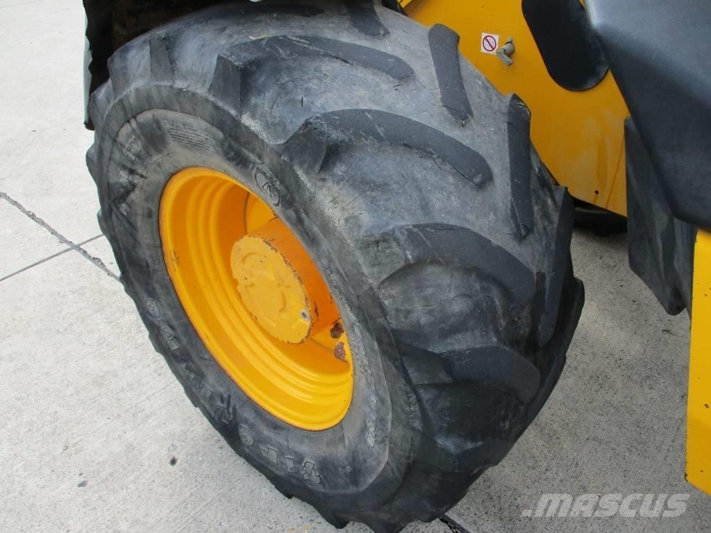 JCB 526 S (628) Teleskopiniai krautuvai