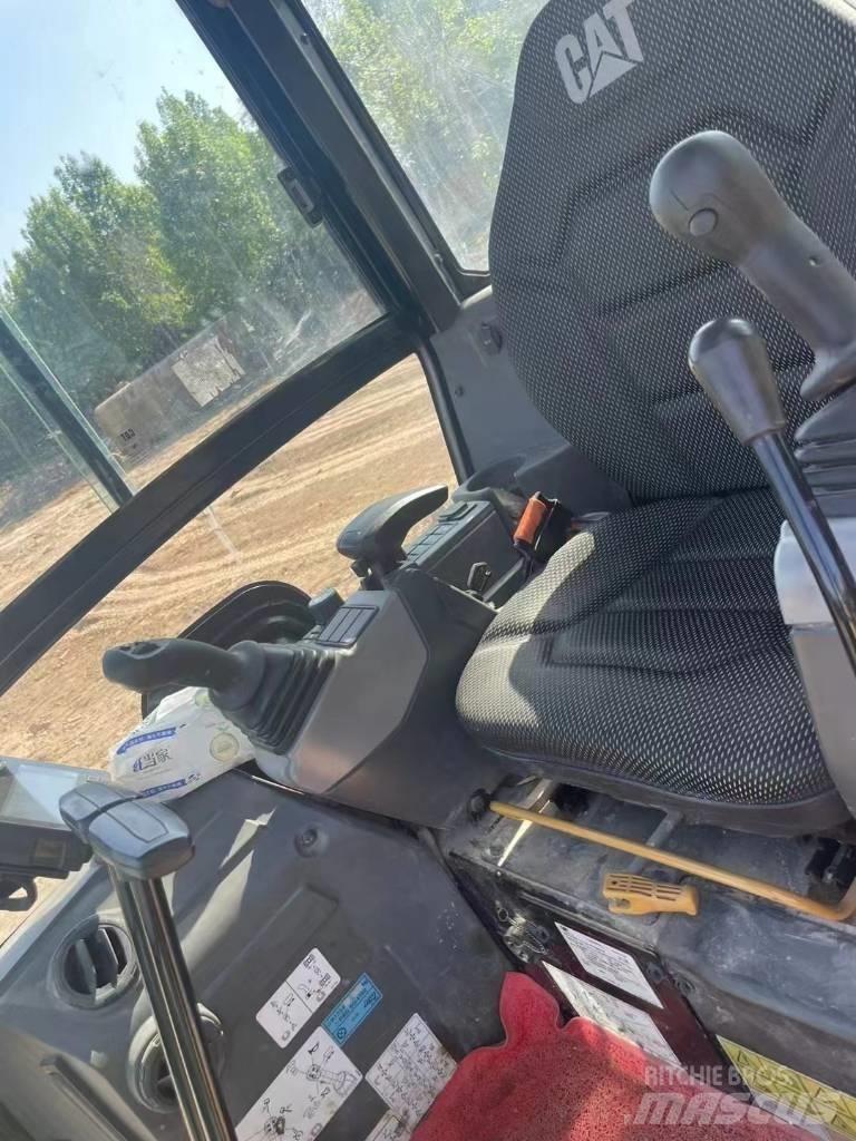 CAT 302 Mini ekskavatoriai < 7 t