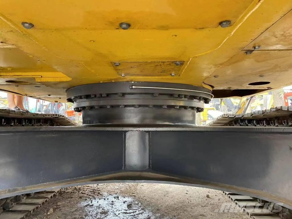 Komatsu PC240-8 Vikšriniai ekskavatoriai