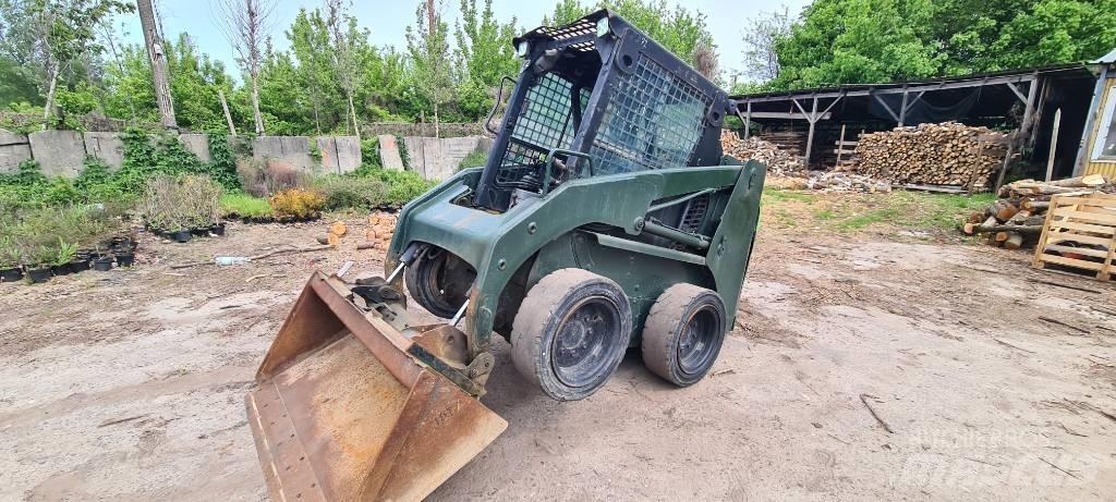 CAT 226 Krautuvai su šoniniu pasukimu