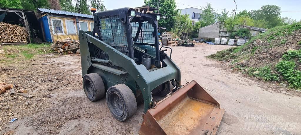 CAT 226 Krautuvai su šoniniu pasukimu