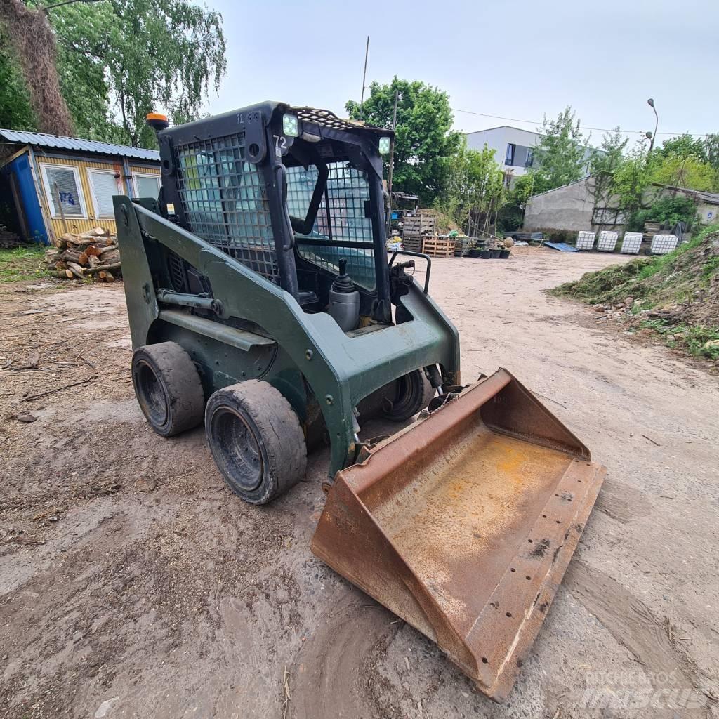 CAT 226 Krautuvai su šoniniu pasukimu