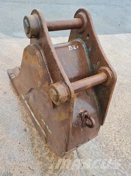  18 BUCKET, 60mm PINS Kaušai