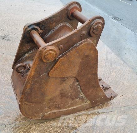  18 BUCKET, 60mm PINS Kaušai