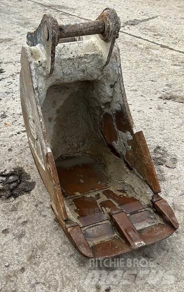  2' BUCKET, 65mm PINS Kaušai