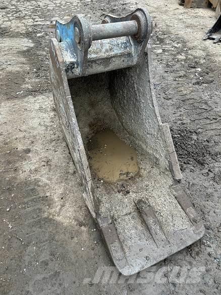  2' BUCKET, 65mm PINS Kaušai