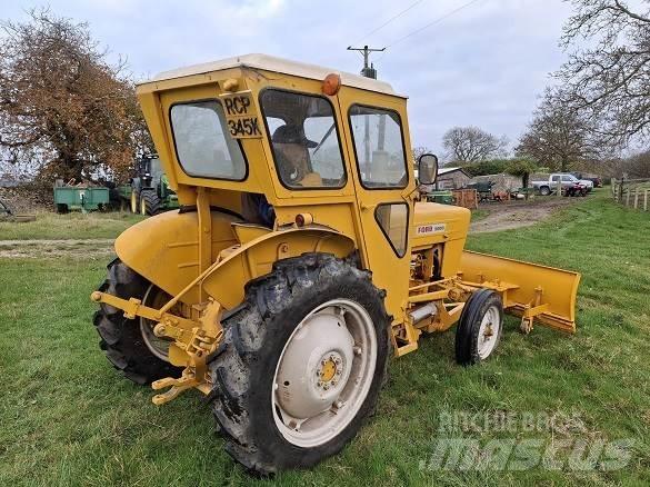 Ford 2000 TRACTOR Statyba - Kita