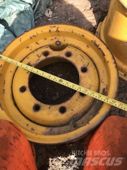  MASSEY FRONT WHEEL Padangos, ratai ir ratlankiai