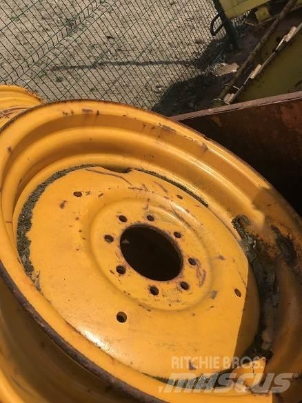  MASSEY REAR WHEEL Padangos, ratai ir ratlankiai