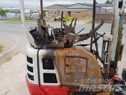 Takeuchi TB215R Statyba - Kita