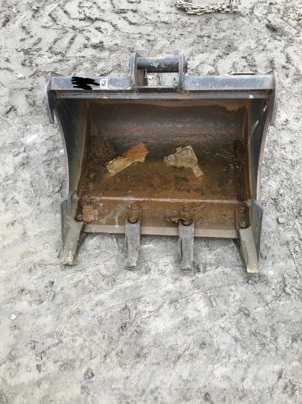  WHITES ZX26 24 Kaušai