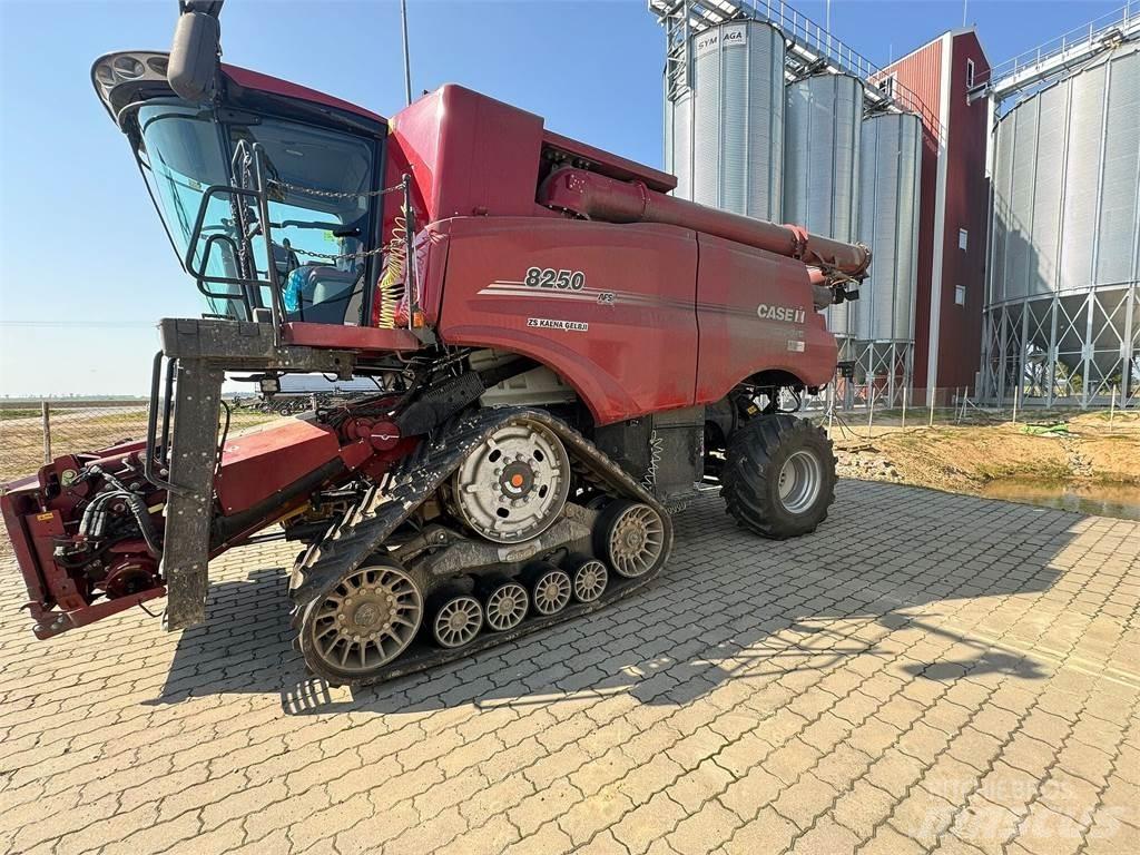 Case IH IH 8250 Derliaus nuėmimo kombainai