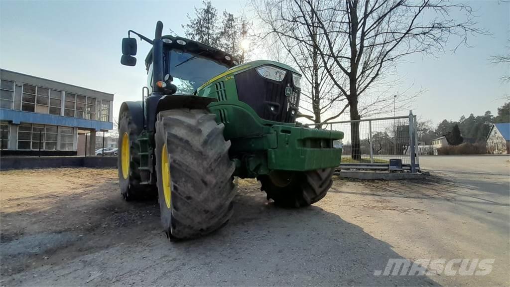 John Deere 6215R Traktoriai