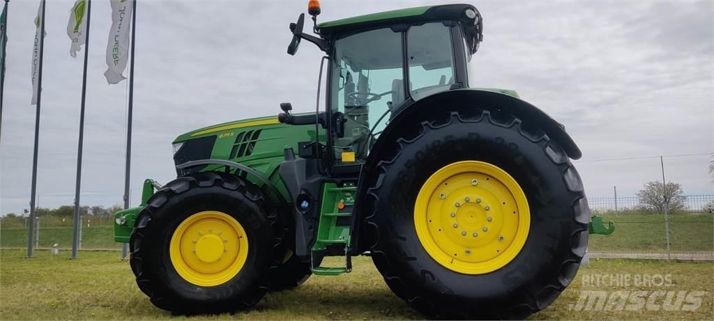 John Deere 6215R Traktoriai