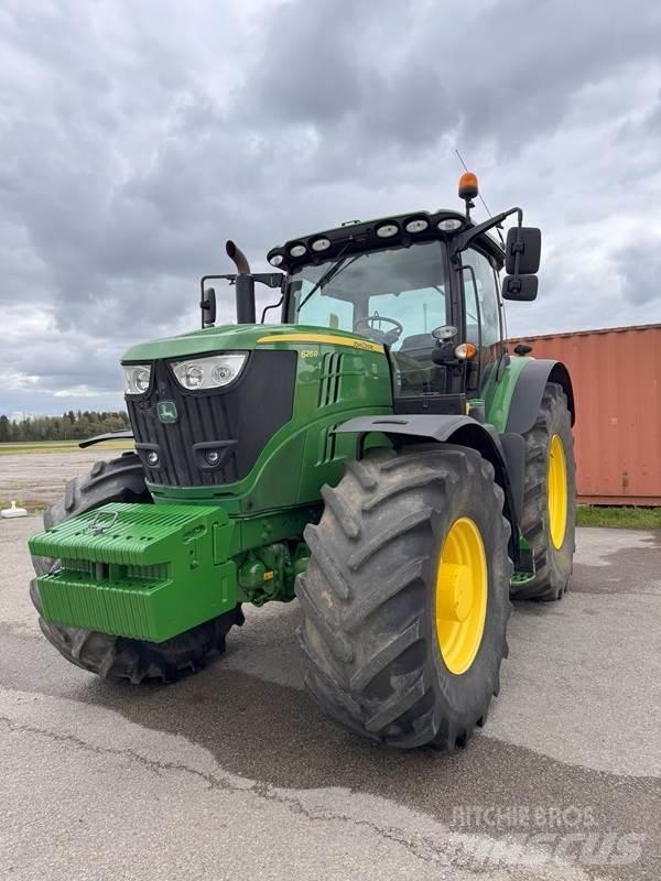 John Deere 6215R Traktoriai