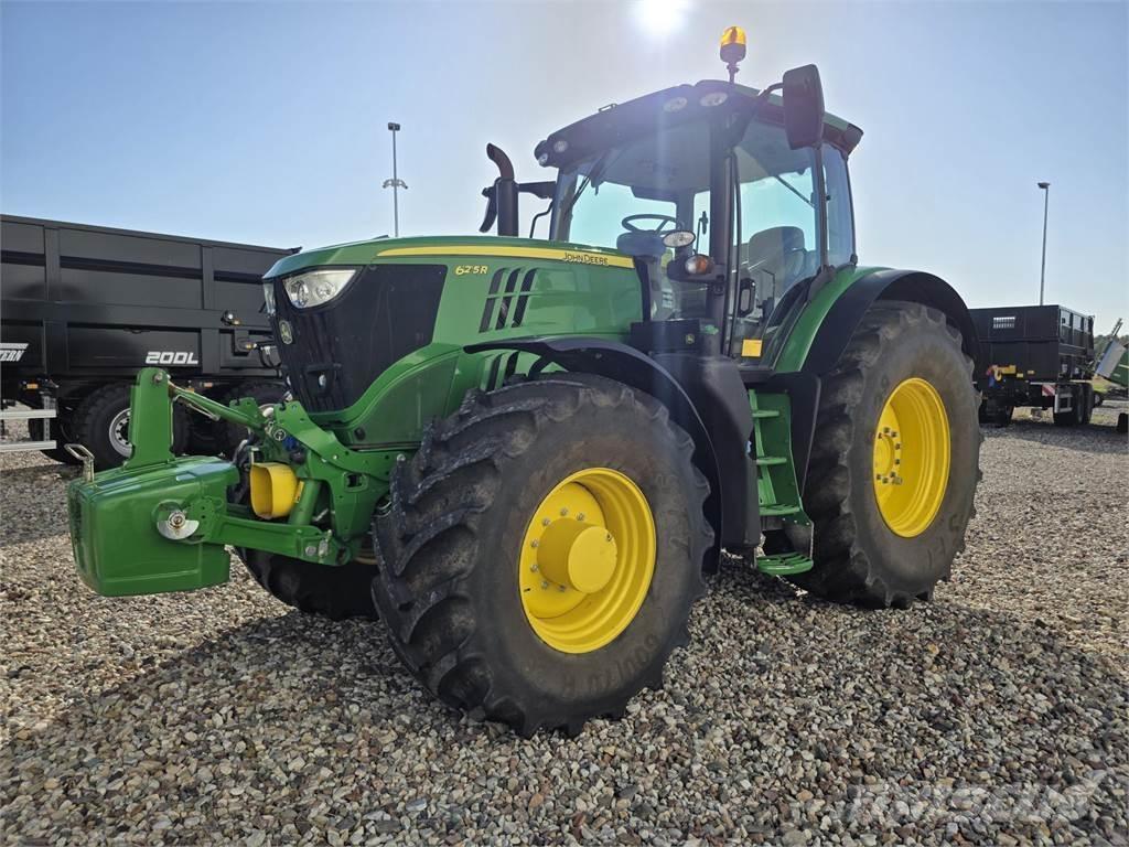 John Deere 6215R Traktoriai
