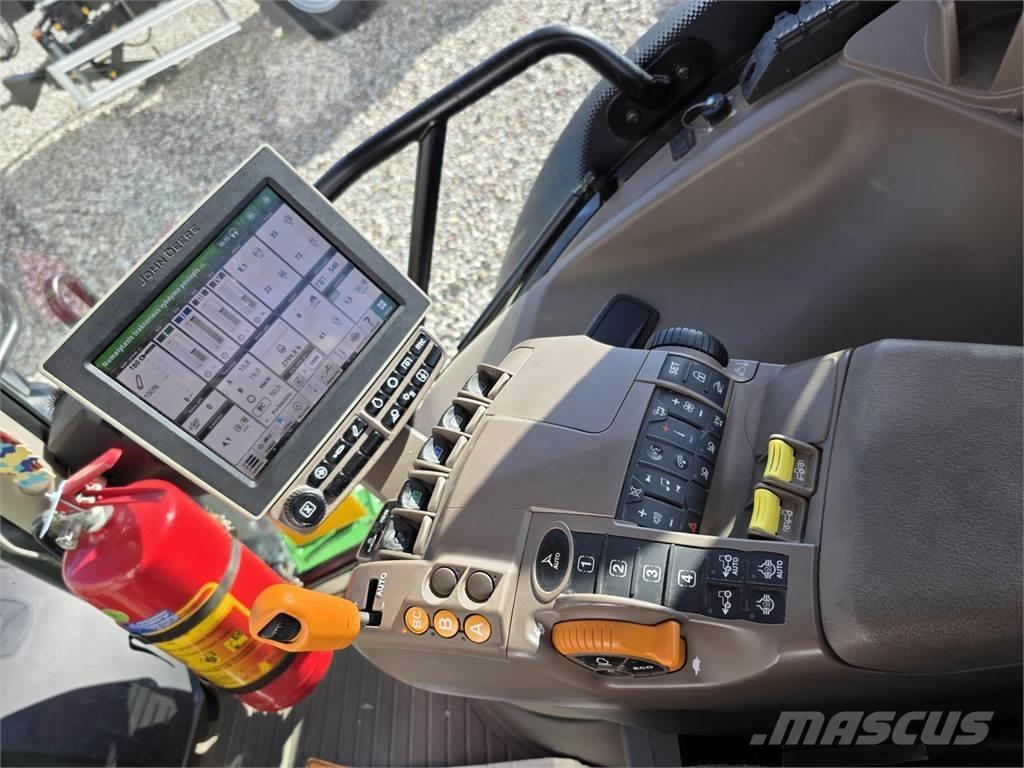 John Deere 6215R Traktoriai