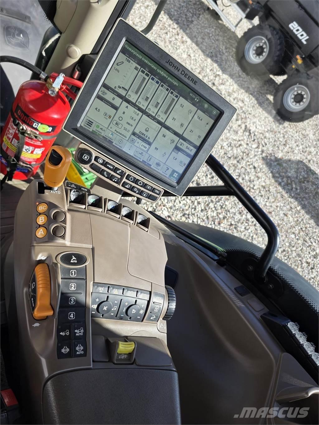 John Deere 6215R Traktoriai