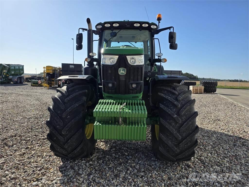John Deere 6215R Traktoriai