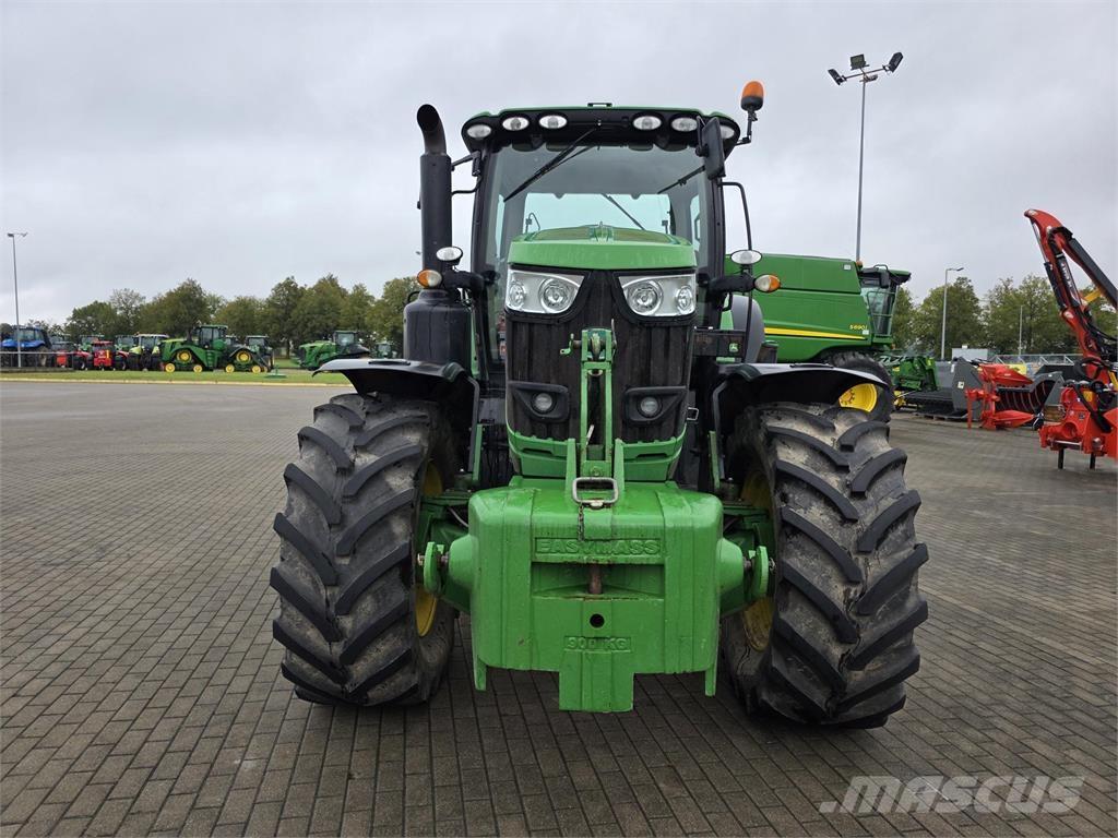 John Deere 6215R Traktoriai