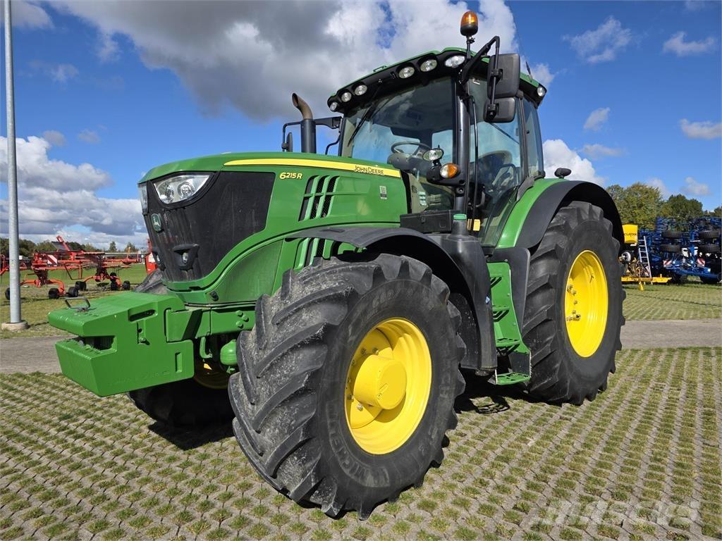 John Deere 6215R Traktoriai