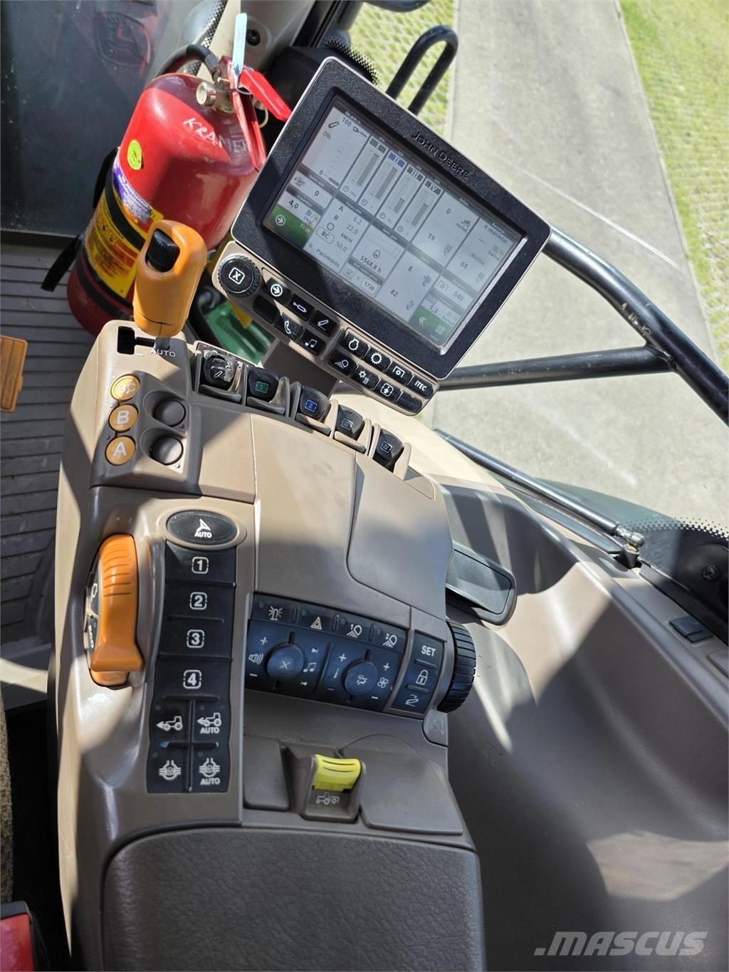 John Deere 6215R Traktoriai