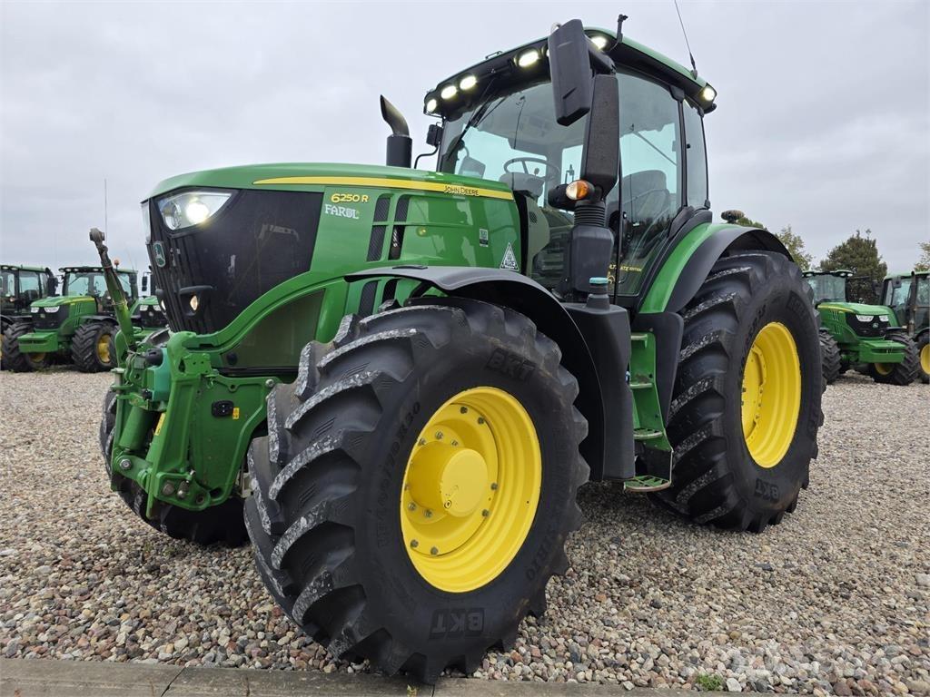 John Deere 6250R Traktoriai