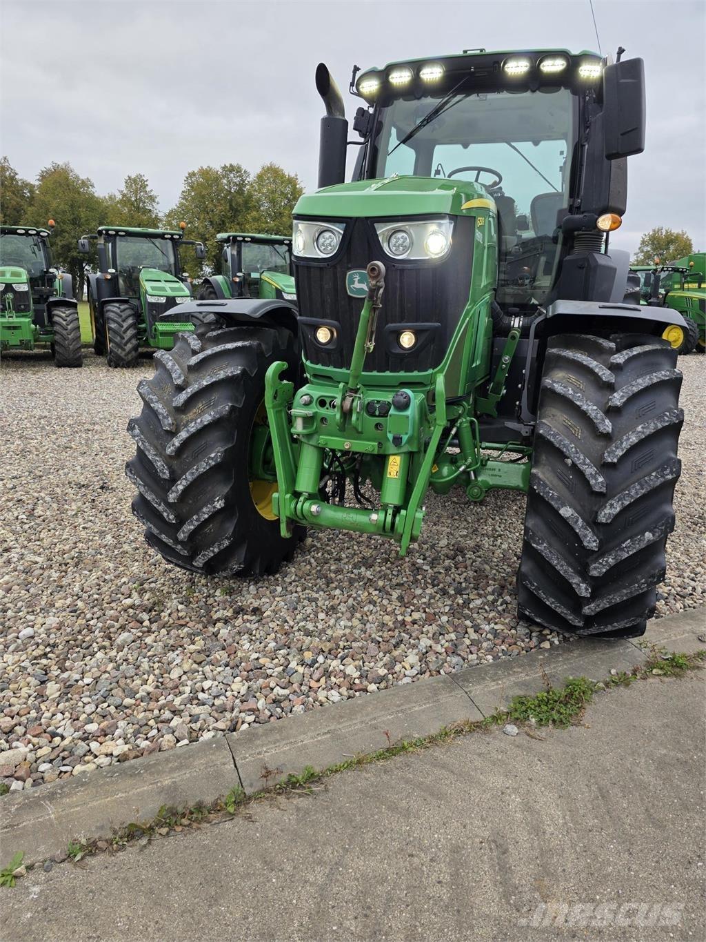 John Deere 6250R Traktoriai