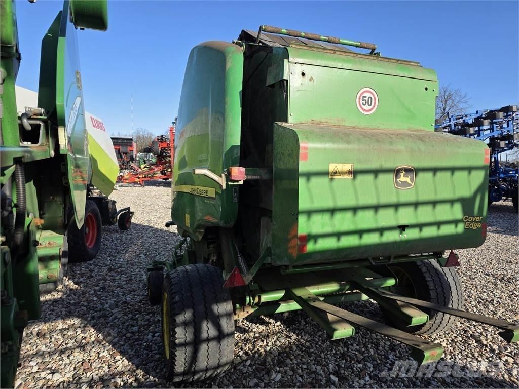 John Deere 854 Ritinių presai