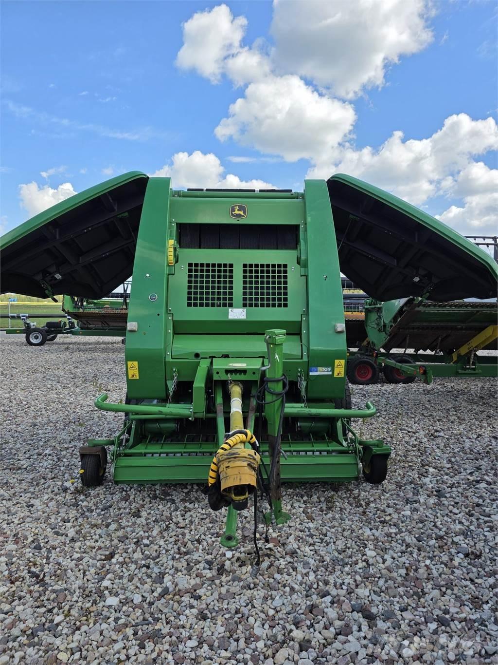 John Deere 854 Ritinių presai