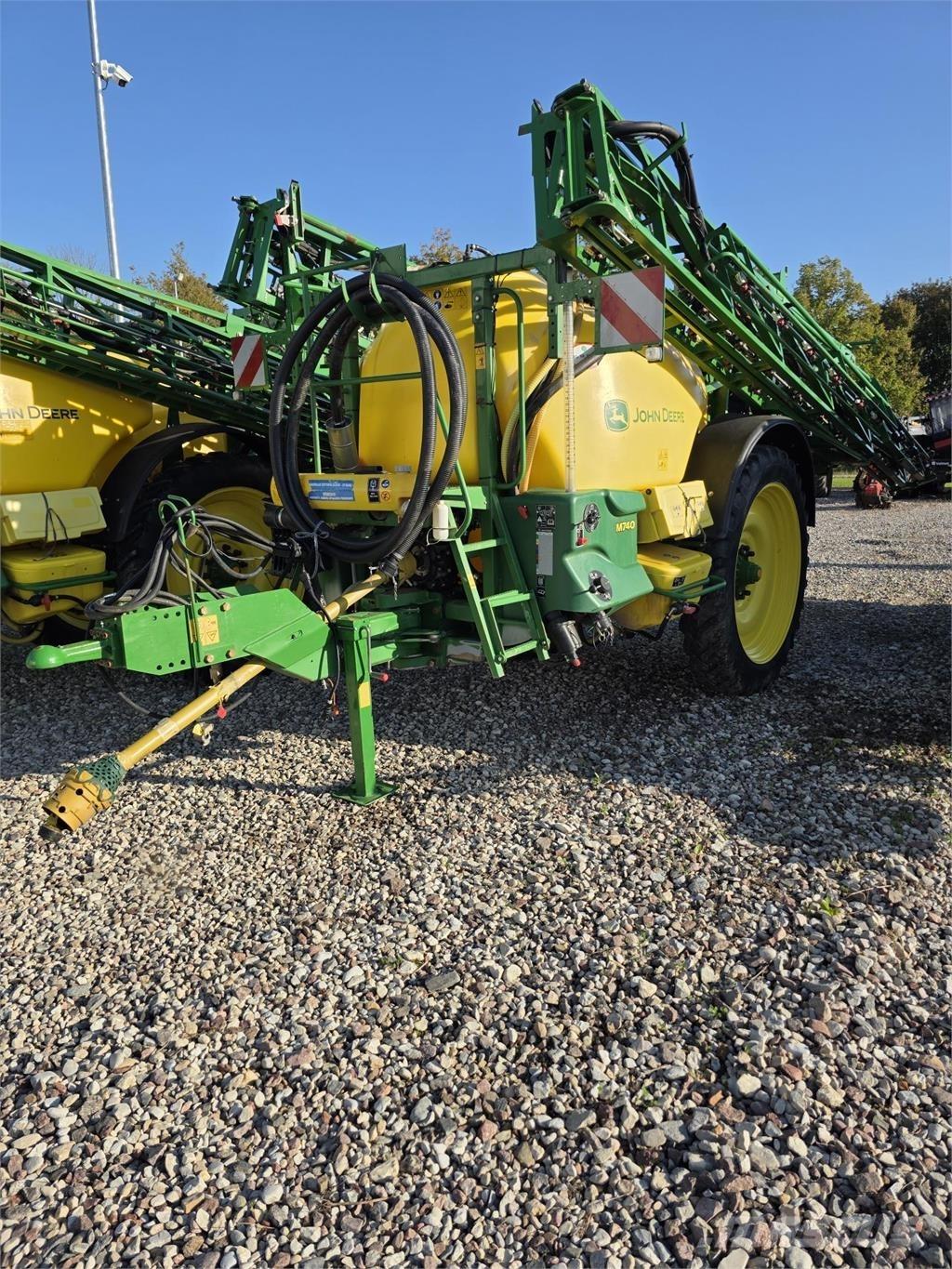 John Deere M740 Prikabinami purkštuvai