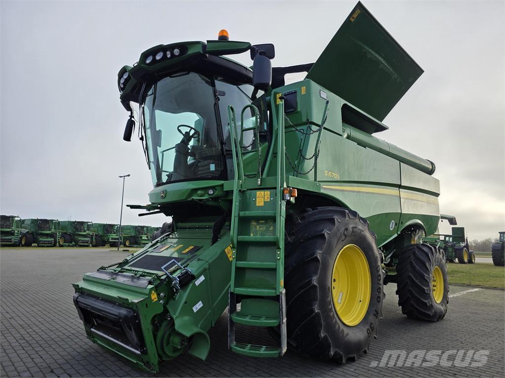 John Deere S670 Derliaus nuėmimo kombainai
