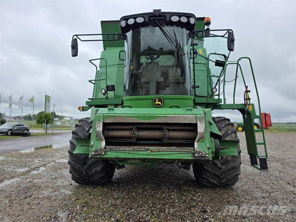 John Deere T670 Derliaus nuėmimo kombainai