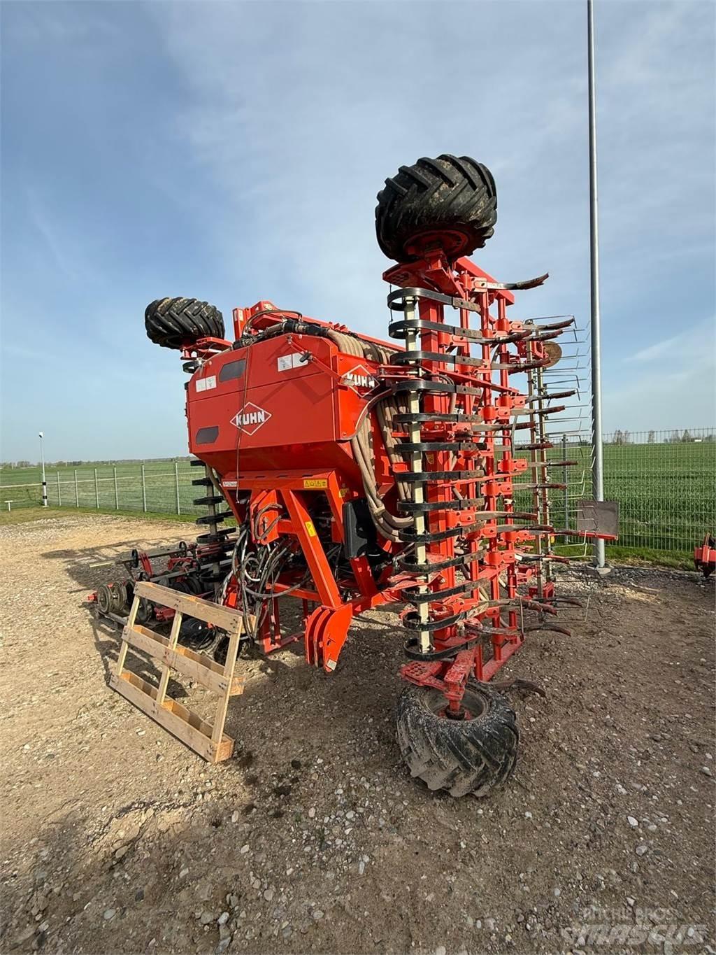 Kuhn MEGANT 600 Šakiniai krautuvai - Kita