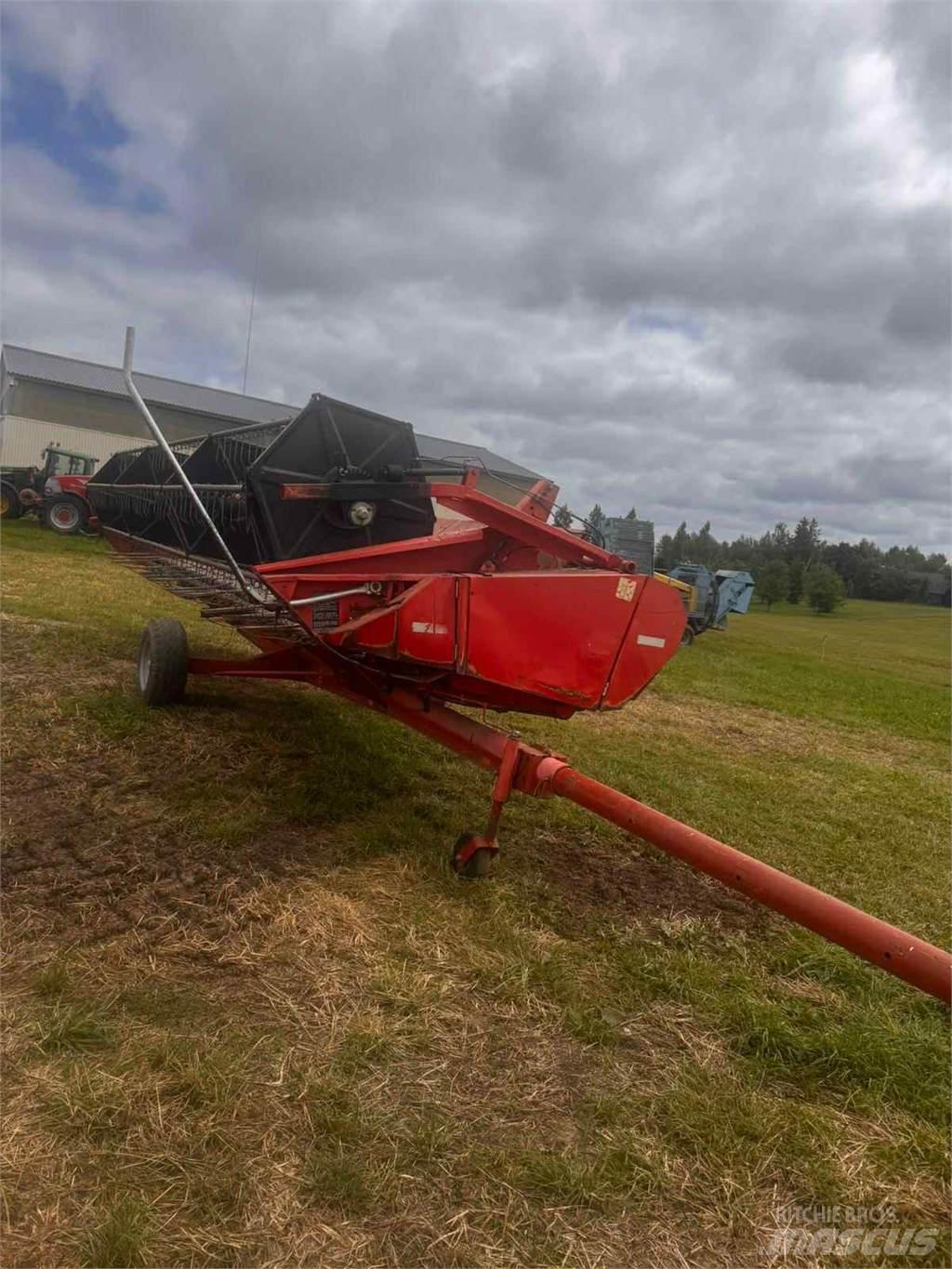 Massey Ferguson 40 Derliaus nuėmimo kombainai