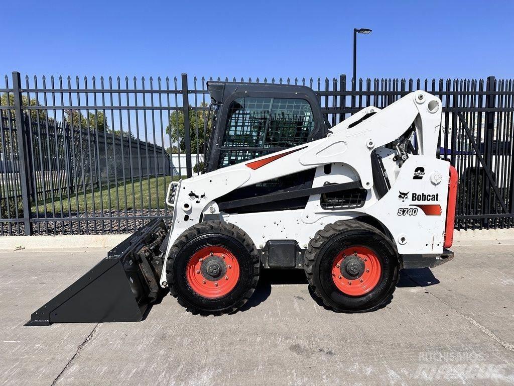 Bobcat S740 Krautuvai su šoniniu pasukimu