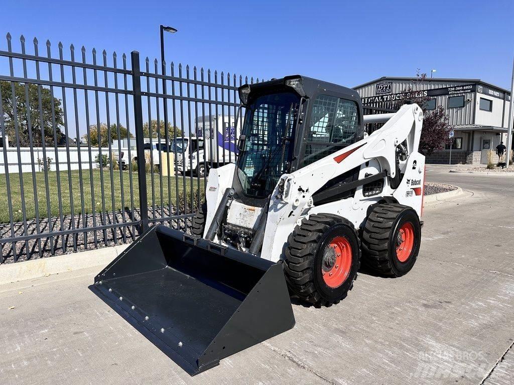 Bobcat S740 Krautuvai su šoniniu pasukimu