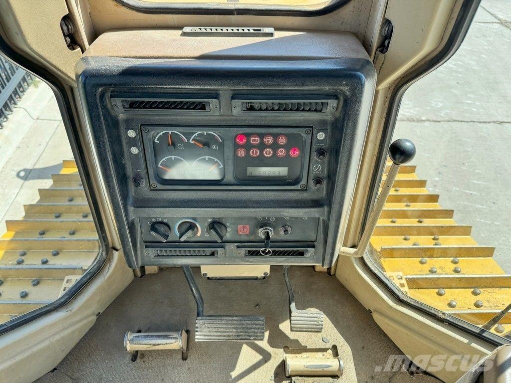 CAT D5M XL Vikšriniai buldozeriai