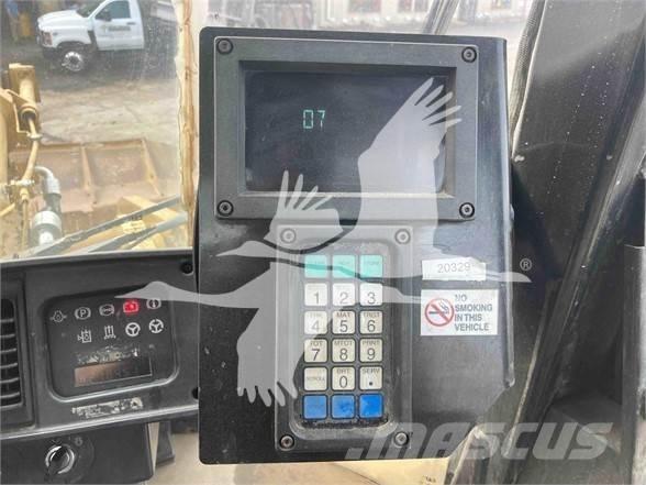 CAT 972G Naudoti ratiniai krautuvai