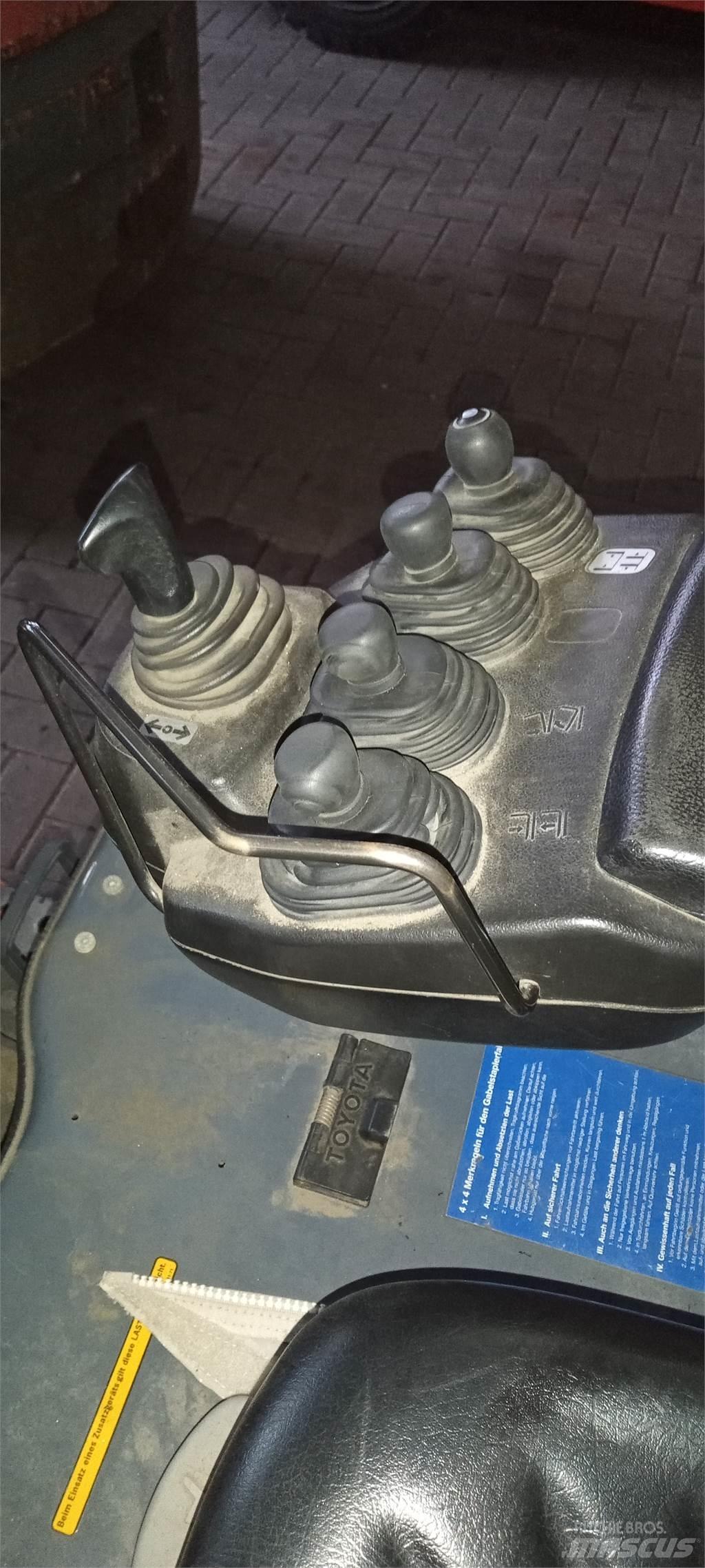 Toyota 8FBEKT18 Elektriniai šakiniai krautuvai